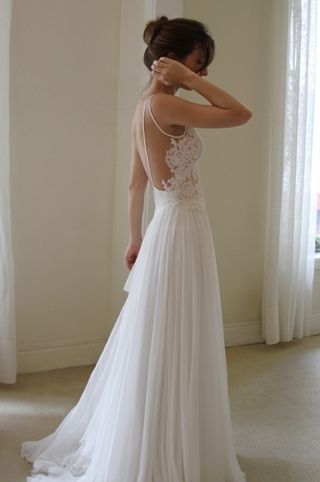 backless-flowy-wedding-dress